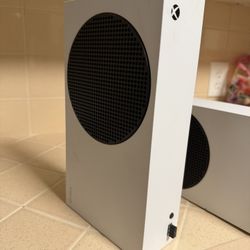 Xbox Series S With Controller
