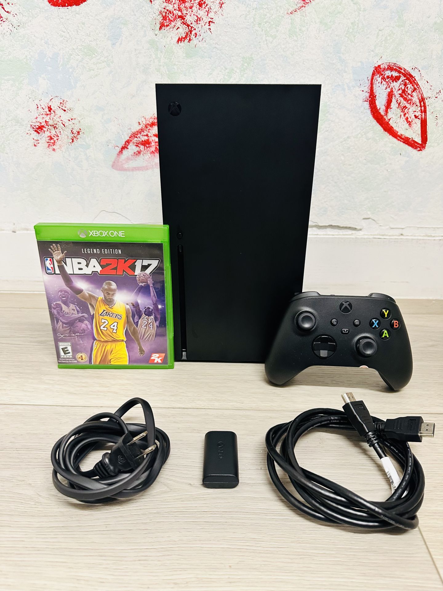 Xbox Series X - 1 TB Bonus 1 Game and Battery ( Used Very New )
