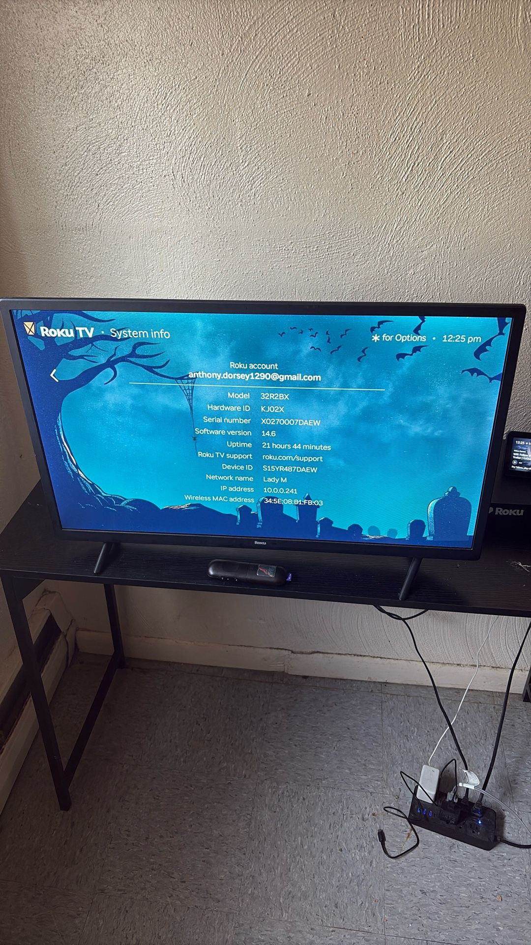 Roku 32" Select Series 720p HD Smart Roku TV