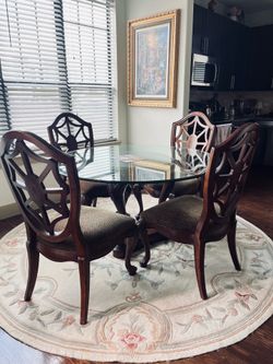 Round dining room set table 4 chairs. Carpet included