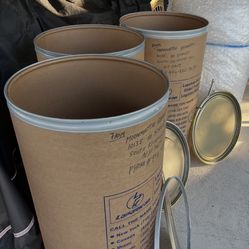 2 Shipping Containers Large 25$ Each