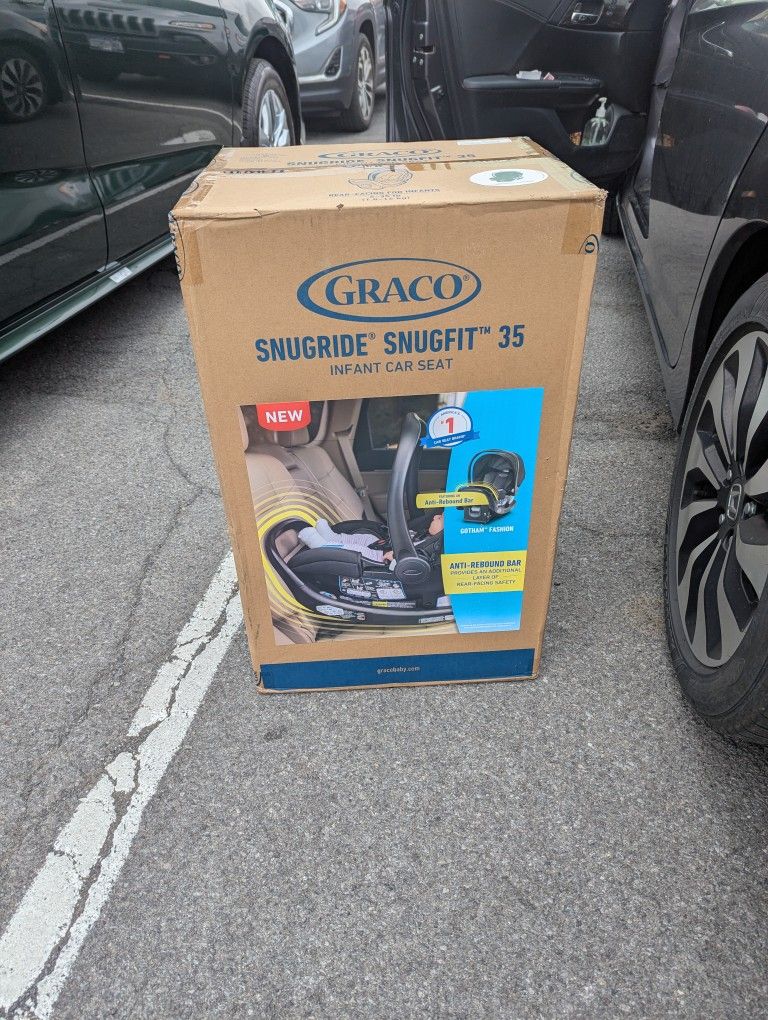 Graco SnugRide SnugFit Infant Car Seat NIB