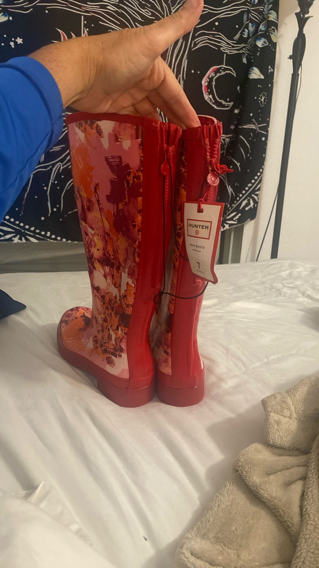 Size 7 red camo women’s rain boots hunter