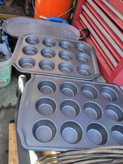 Un comal y 2 charolas para hornear las 3 por 25 nuevas