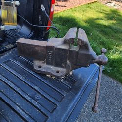 Vintage Reed Manufacturing Bench Vise – Heavy Duty Cast Iron – Made in USA