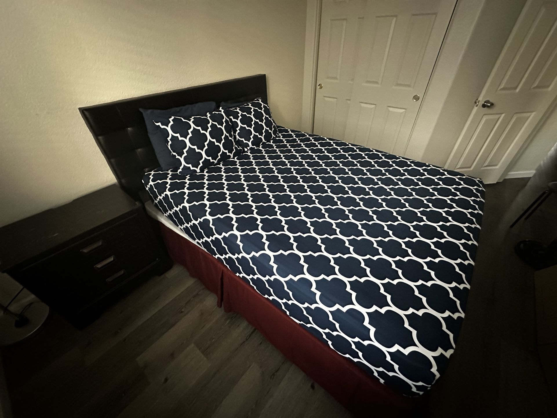 Queen Size bed With Mattress and Box Spring