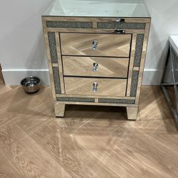 Mirror dresser