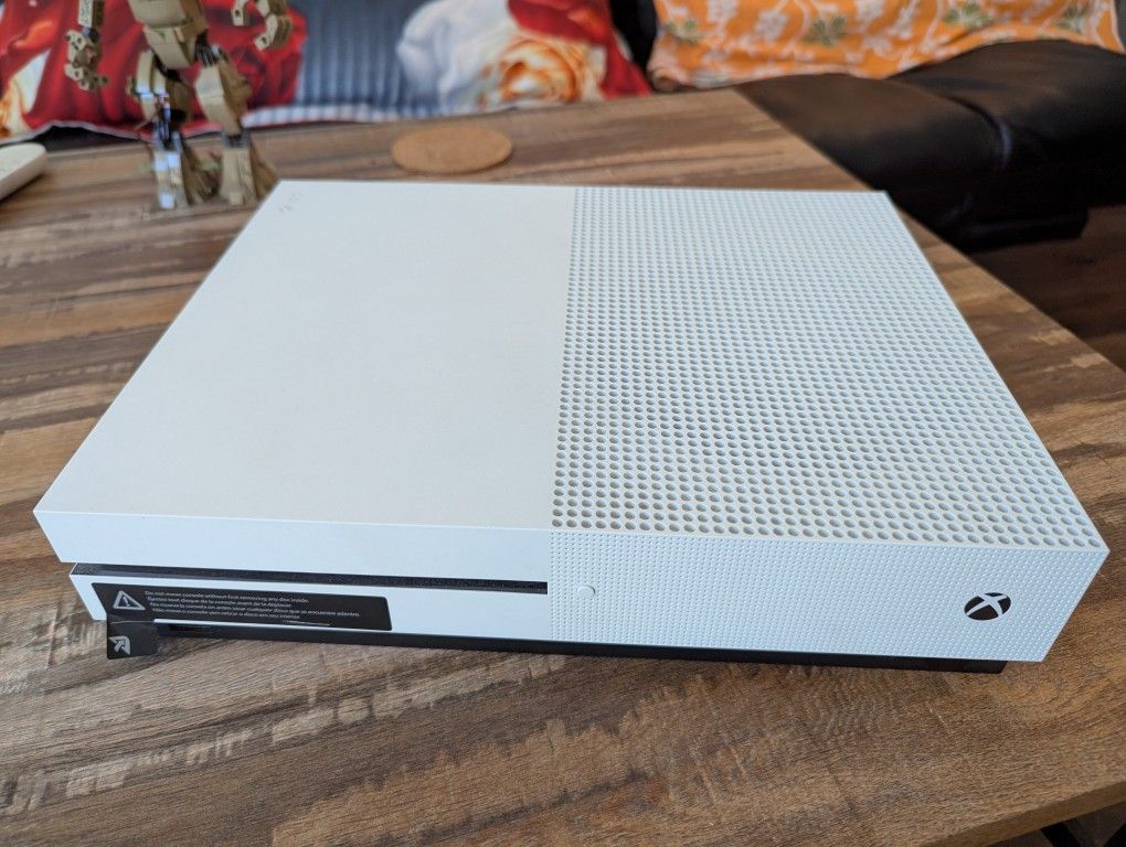XBox One S - 500 GB - Games Included