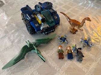 LEGO Jurassic World 75940 Gallimimus Pteranodon Breakout 93 Truck Complete Figs