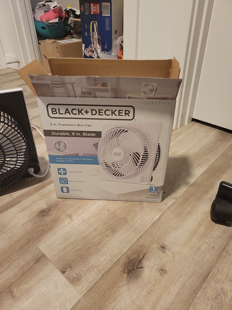 BLACK+DECKER 9 Frameless Box Fan