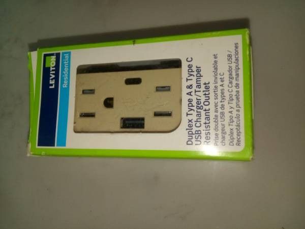 USB Charger/Tamper Resistant Outlet
Ivory color
