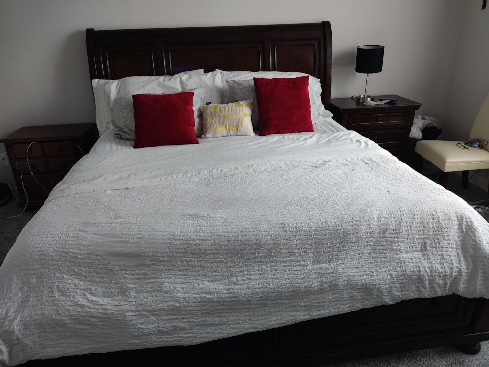 King Size Wood Bed Frame set BROWN with HEADBOARD, a 7 Drawer Dresser and mirror, 1 Nightstand 