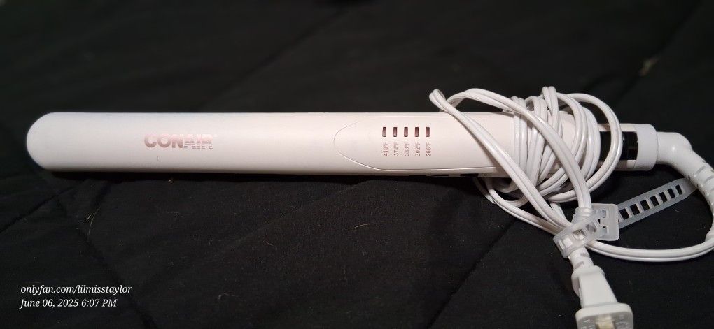 Conair Ceramic Ionizing Hair Straightener
