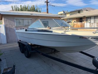 1982 Freeform boat