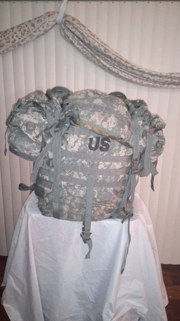 Genuine US ARMY MOLLE ii Rucksack + Pouches.