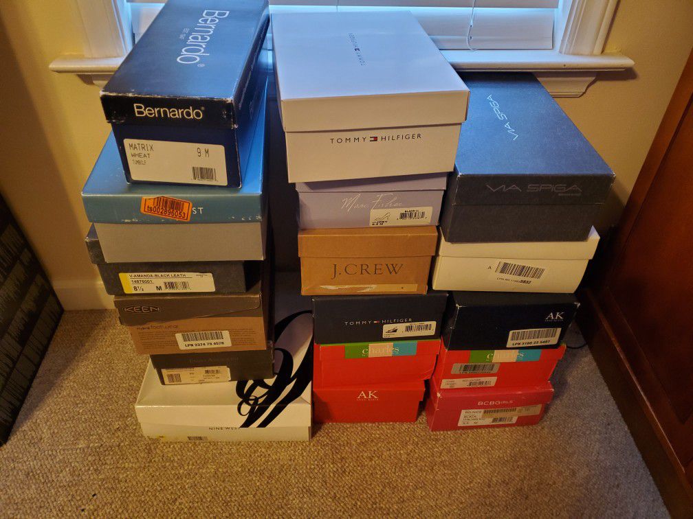 17 Pairs Of Women's Shoes In Original Boxes, Size 8.5 And 9