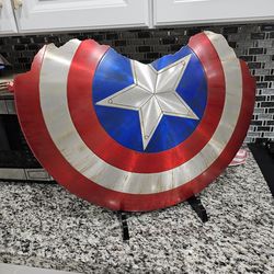 Captain America limited edition  damaged shield