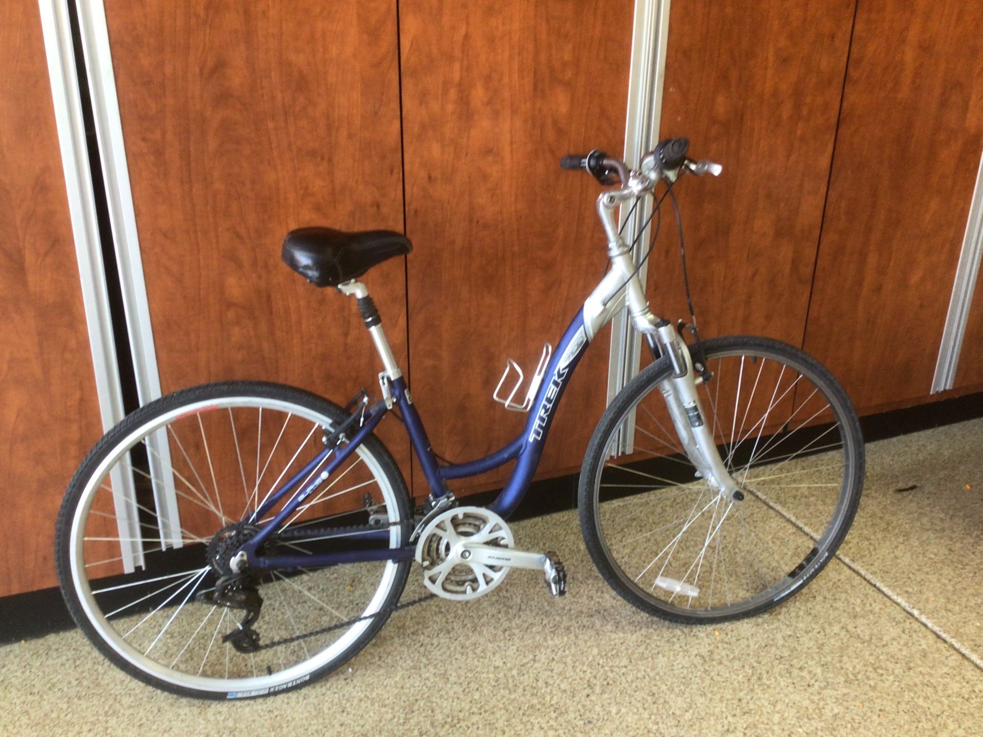 Trek 7100 Comfort Hybrid Bike