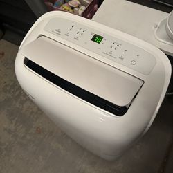 Portable A/C Unit and Dehumidifier Toshiba