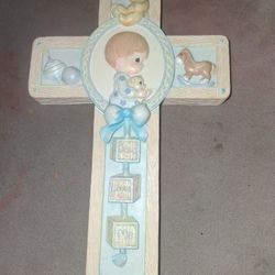 Precious Moments Jesus Loves Me Wall Cross 1999 Praying Boy Nursery Christian