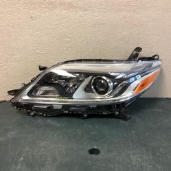 2017 2018 2019 TOYOTA SIENNA LEFT SIDE HEADLIGHT 