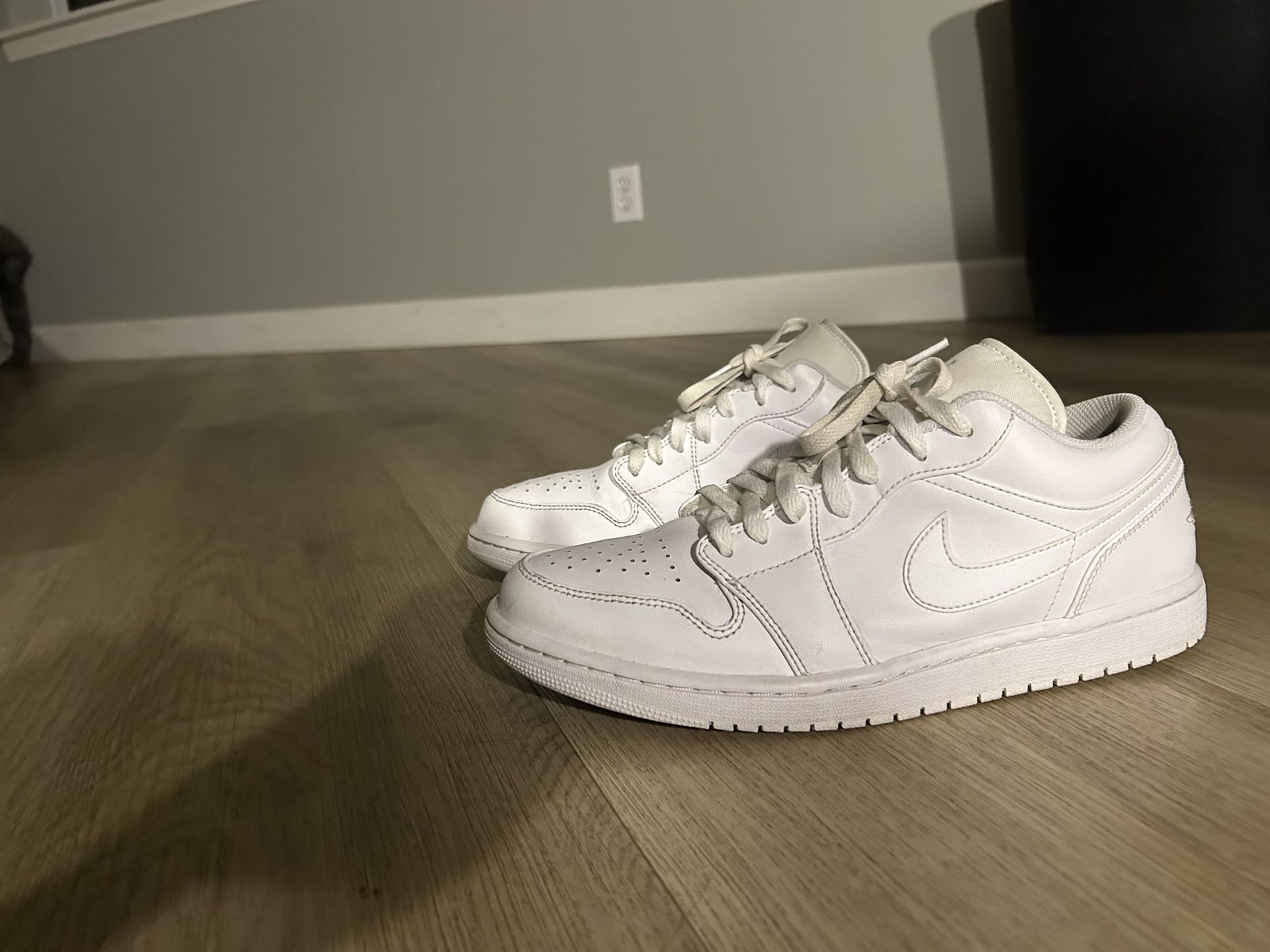 Air Jordan 1 Low Triple White