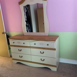 Dresser With Mirror 