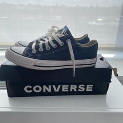 Converse Sneakers Size 7in Women 