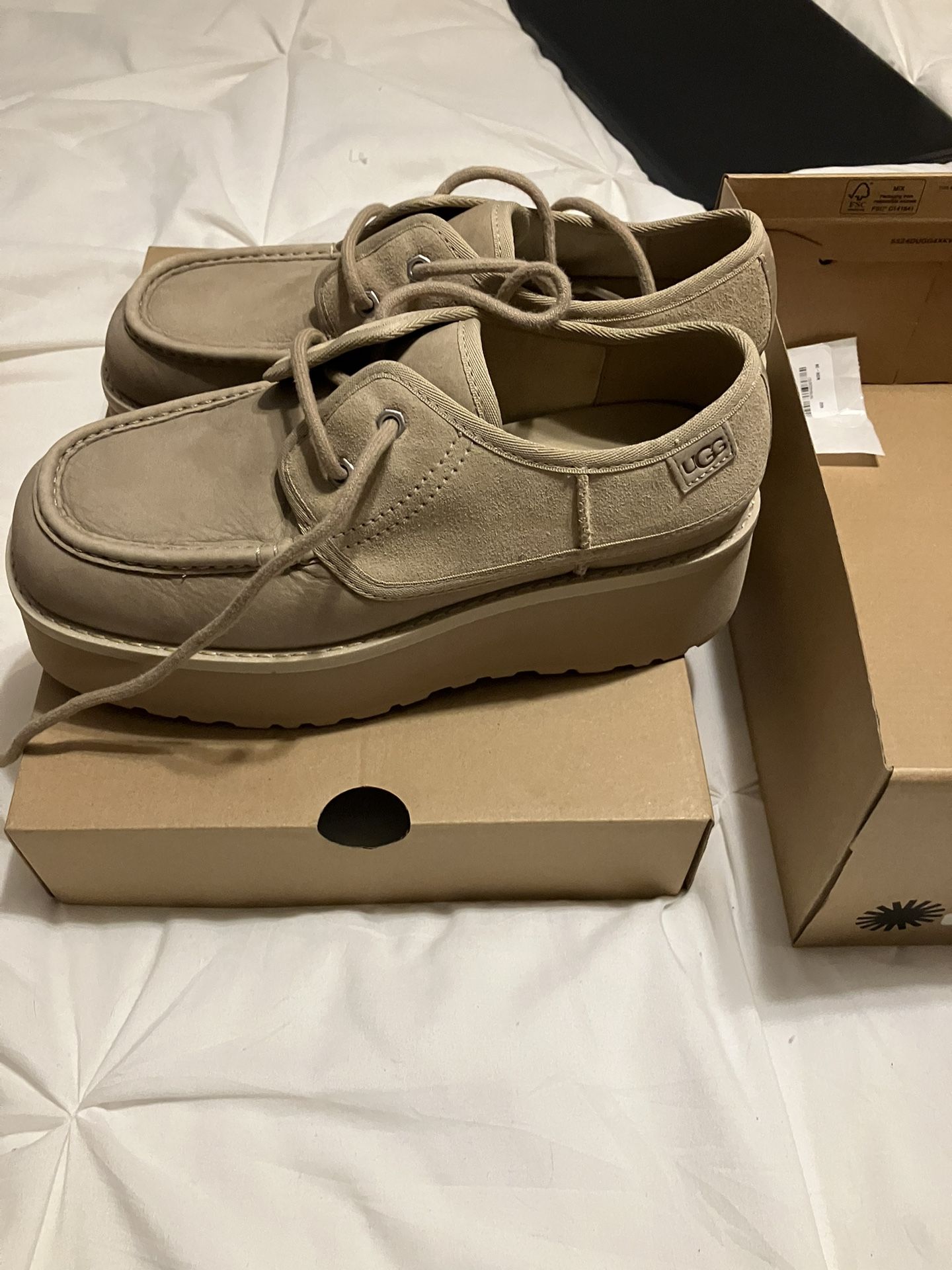 Brand new Women’s Size 7.5 UGG’s Cityfunc Platform Shoes Beige