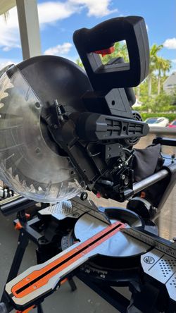 Sierra Ingletadora Telescópica Compuesta de 12" + Soporte Plegable