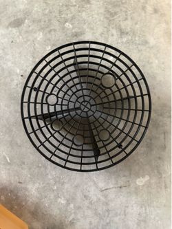 Dirt trap for bucket