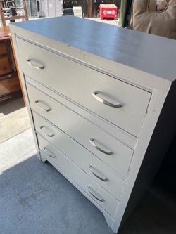 Dresser