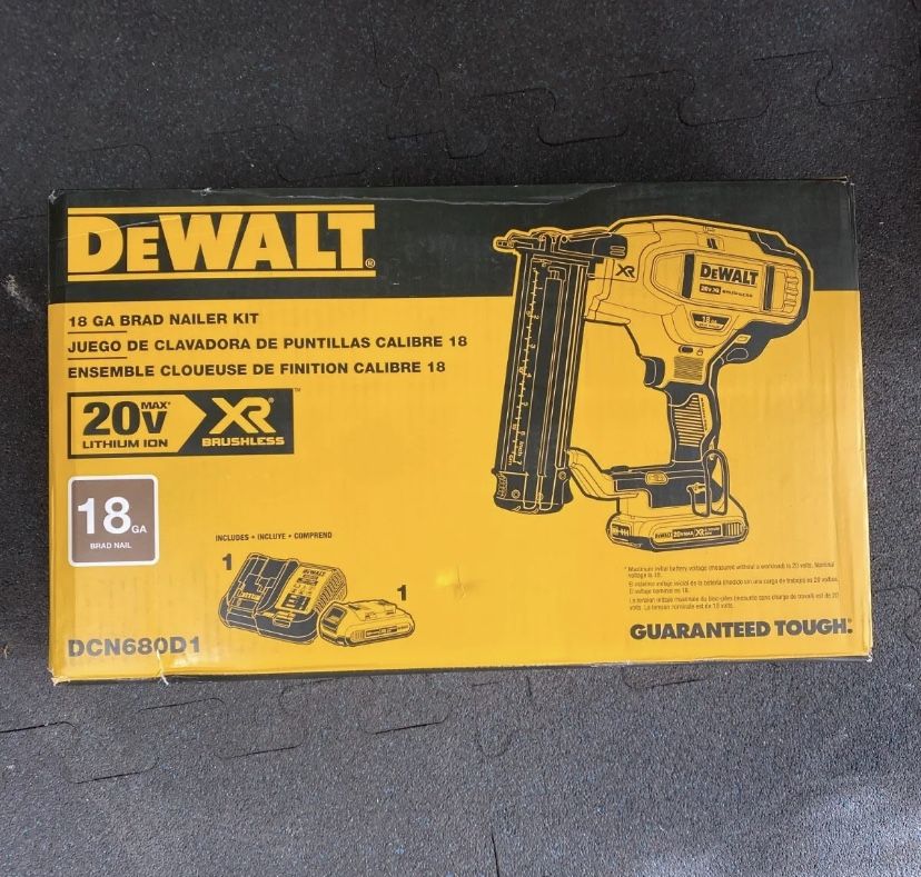 DEWALT 20-Volt MAX Lithium-Ion 18-Gauge Cordless Brad Nailer Kit - New!