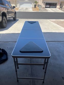 Beer pong table / corn hole