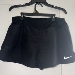 Nike Women’s Shorts Large 