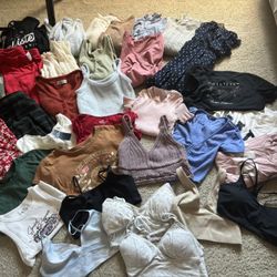 Bunch Of Women’s Hollister Clothes Size Small/Medium