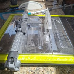 Wet tile saw