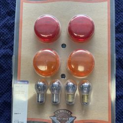 Harley Davidson lens and bulb kit. Pick up is in New Braunfels Texas