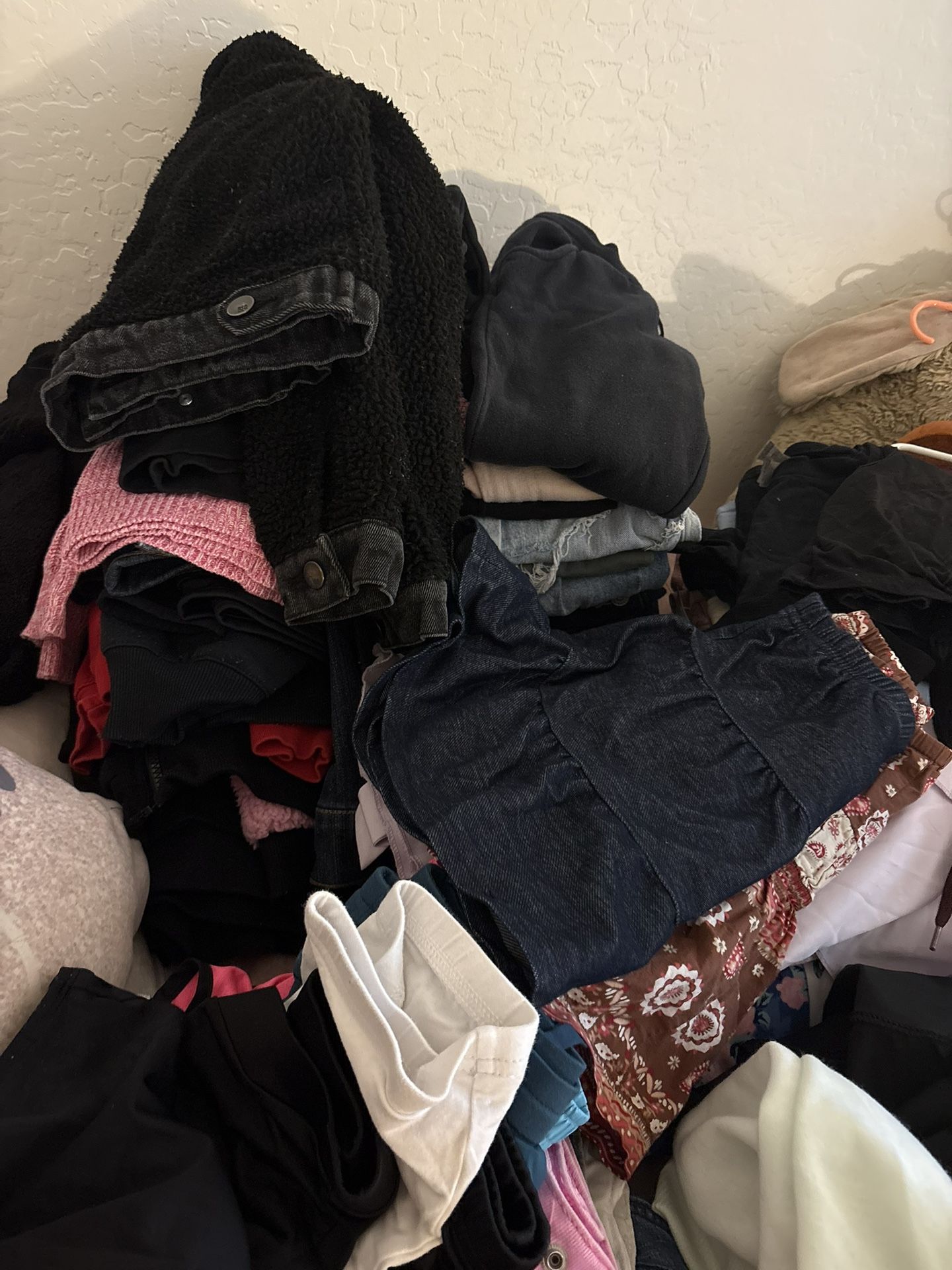 Huge Lot of girls Fall/winter clothing (sizes 7-10)* 71 Items*