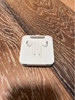 Apple EarPods Wired 3.5mm Headphone Jack with Lightning Connector