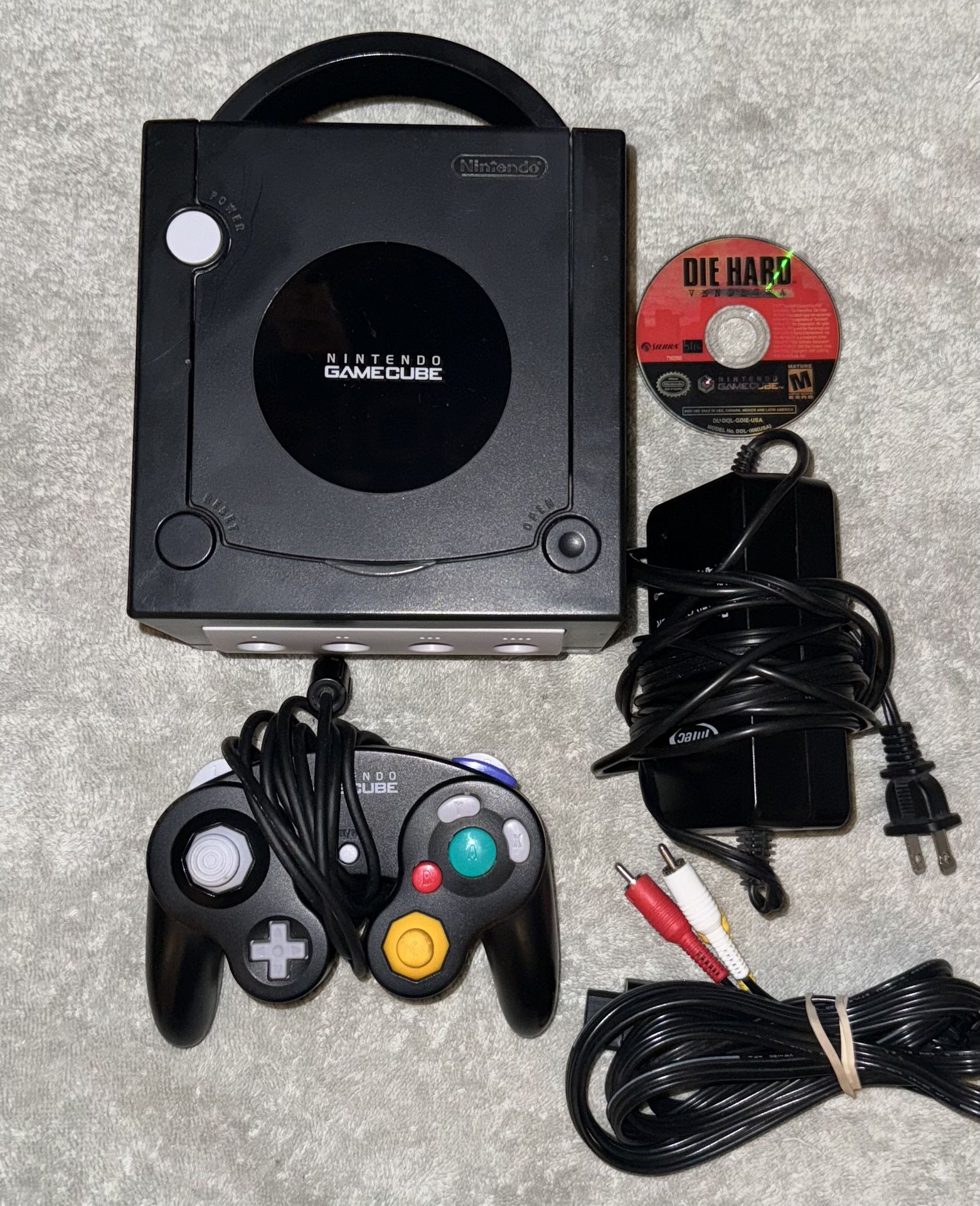 BLACK NINTENDO GAMECUBE CONSOLE WITH VIDEO GAME & CONTROLLER