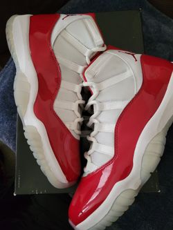 Jordan 11 cherry 🍒 size 11 (NO TRADES PRICE IS FIRM)
