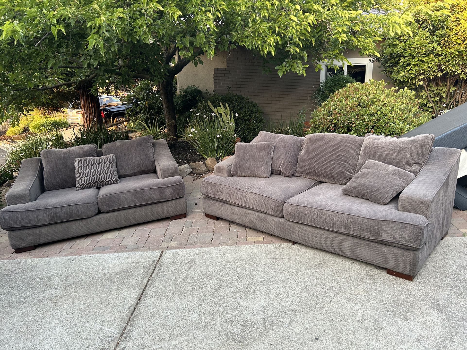 Living Spaces Oversized Sofa & Loveseat! Free Delivery!