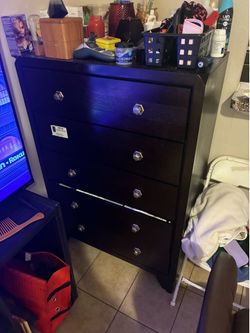 Dresser, Barstools, Queen Bedframe