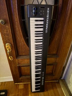 (For parts) KEYSTATION 88 KEY MIDI CONTROLLER KEYBOARD
