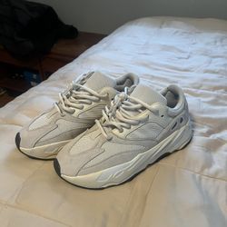 Yeezy 700 Analog