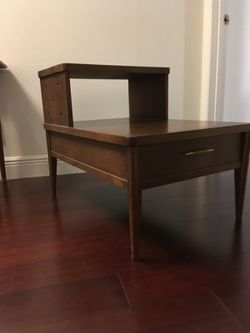 Broyhill saga 2024 end table