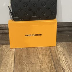 Louis Vuitton LV Black Zipper Wallet 
