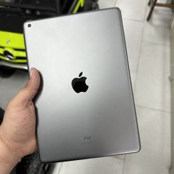 iPad 7th Gen 128GB 10.2” $249 Cash Or Card!!