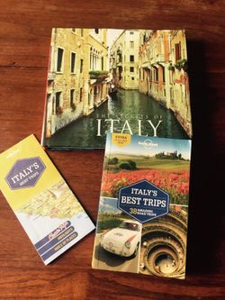 ITALY. 2017 books